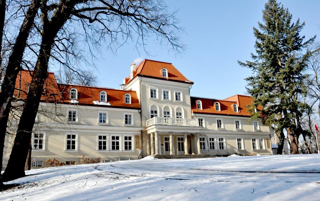 Dwor Sierakow Hotel Exterior photo